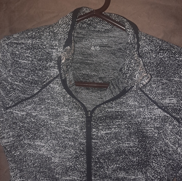 NWT Queenike workout top sz sm 4/6 - Picture 3 of 4